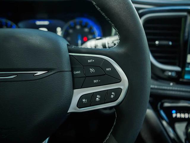 2027 Chrysler Pacifica Select AWD