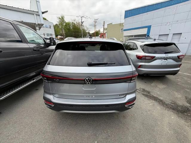 2025 Volkswagen Taos 1.5T SE