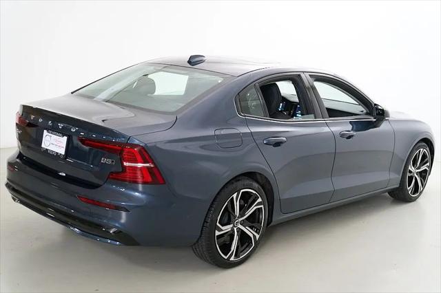 2024 Volvo S60 B5 Plus Dark Theme