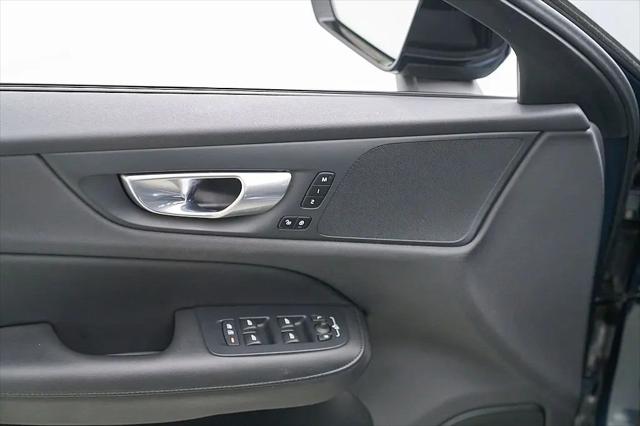 2024 Volvo S60 B5 Plus Dark Theme