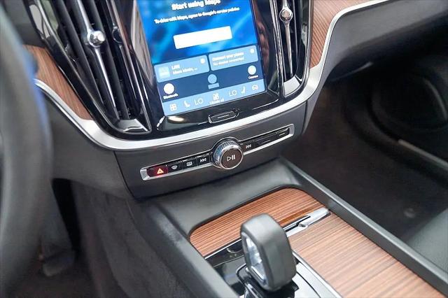 2024 Volvo S60 B5 Plus Dark Theme