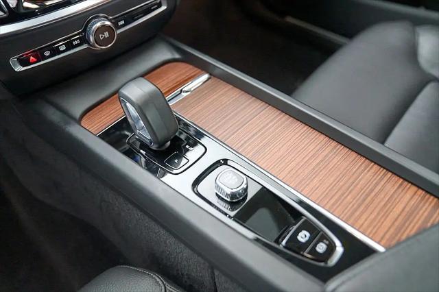 2024 Volvo S60 B5 Plus Dark Theme