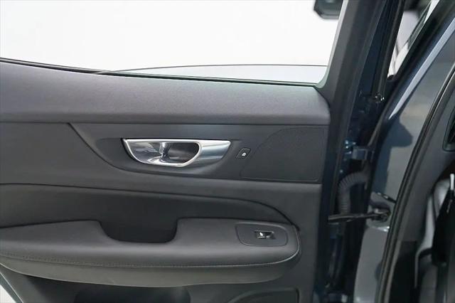 2024 Volvo S60 B5 Plus Dark Theme