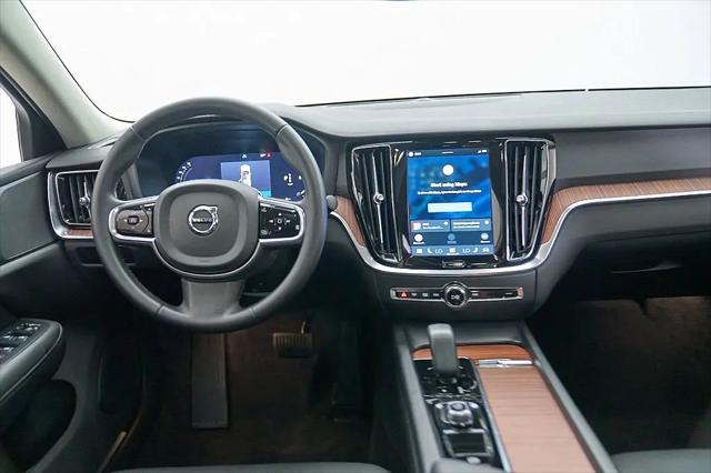2024 Volvo S60 B5 Plus Dark Theme