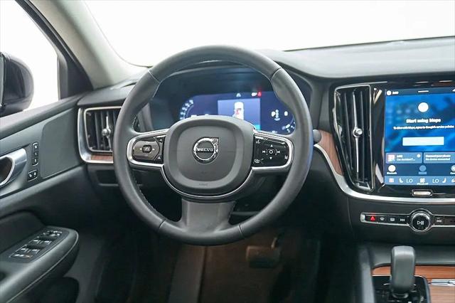 2024 Volvo S60 B5 Plus Dark Theme