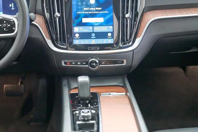 2024 Volvo S60 B5 Plus Dark Theme