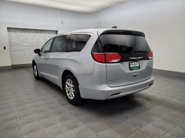 2022 Chrysler Voyager LX