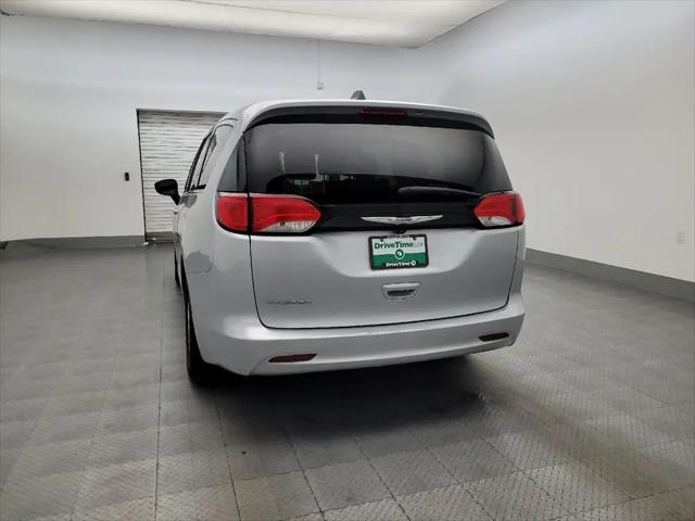 2022 Chrysler Voyager LX