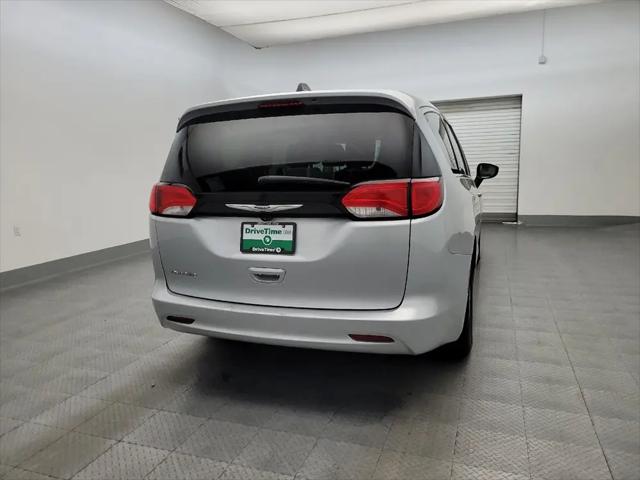 2022 Chrysler Voyager LX