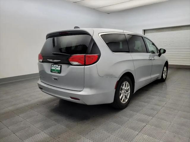 2022 Chrysler Voyager LX