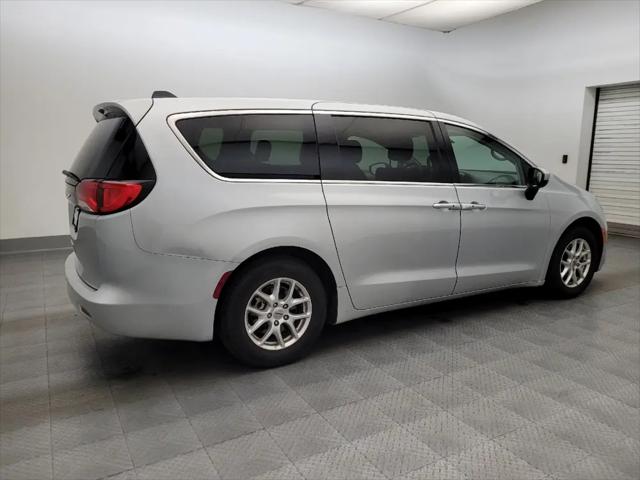 2022 Chrysler Voyager LX