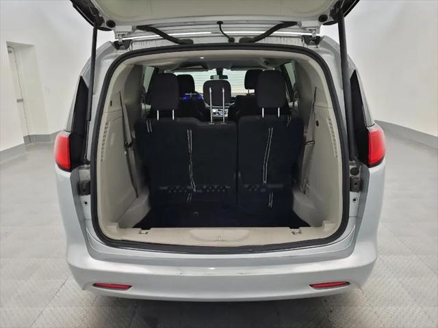 2022 Chrysler Voyager LX