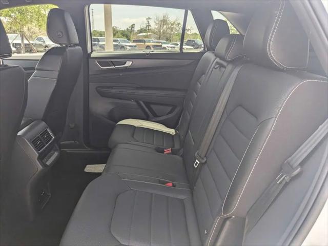 2024 Volkswagen Atlas Cross Sport 2.0T SEL R-Line