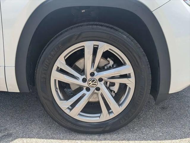 2024 Volkswagen Atlas Cross Sport 2.0T SEL R-Line