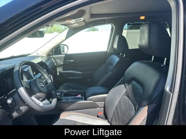 2025 Nissan Pathfinder Platinum FWD