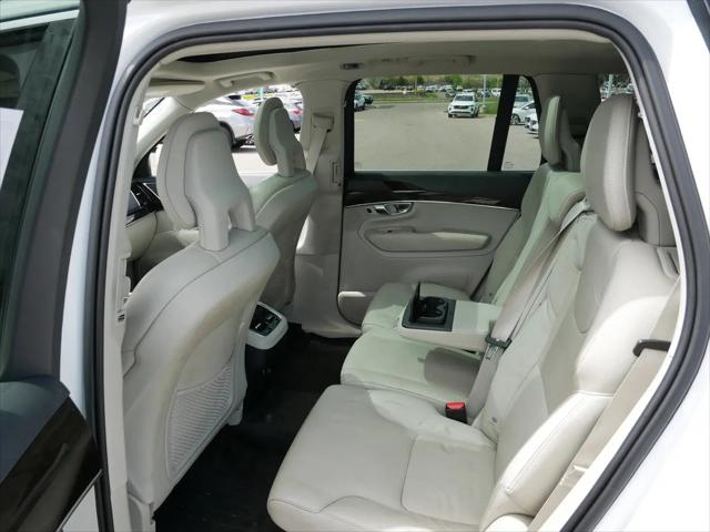 2017 Volvo XC90 T6 Momentum