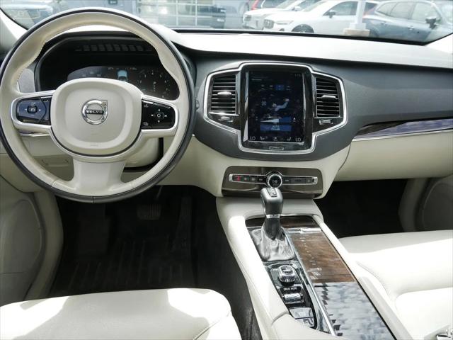 2017 Volvo XC90 T6 Momentum