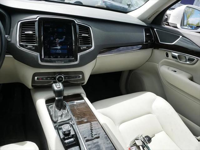2017 Volvo XC90 T6 Momentum