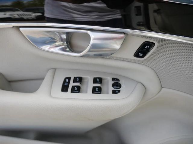 2017 Volvo XC90 T6 Momentum