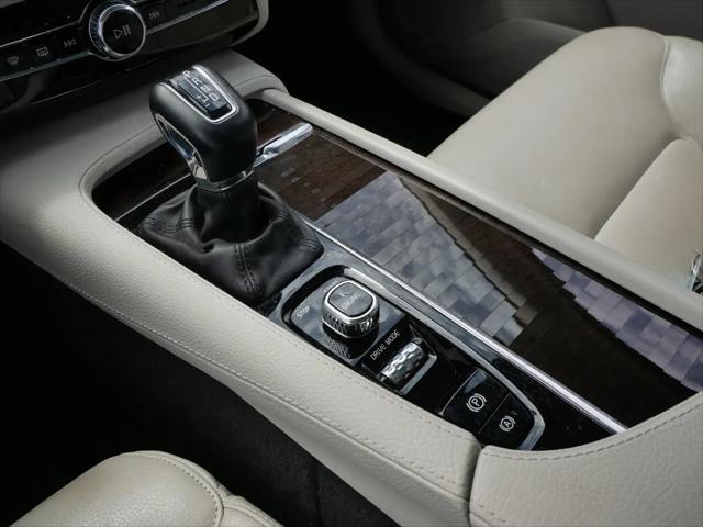2017 Volvo XC90 T6 Momentum