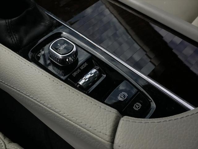 2017 Volvo XC90 T6 Momentum