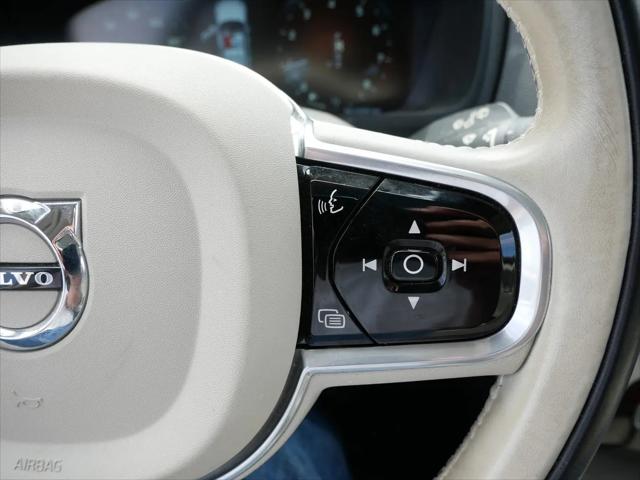 2017 Volvo XC90 T6 Momentum