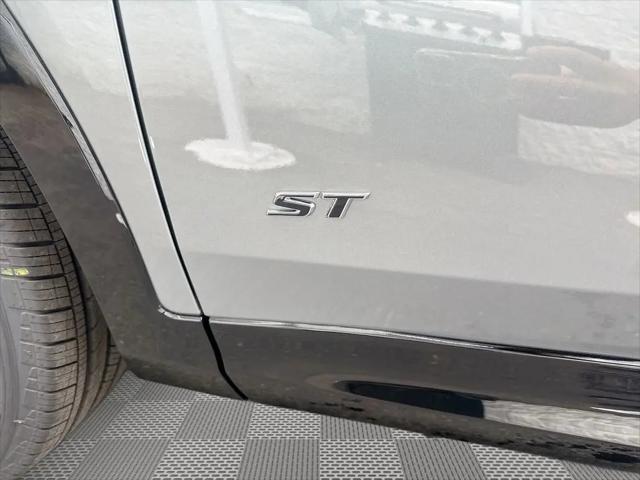 2026 Buick NV Sport Touring FWD