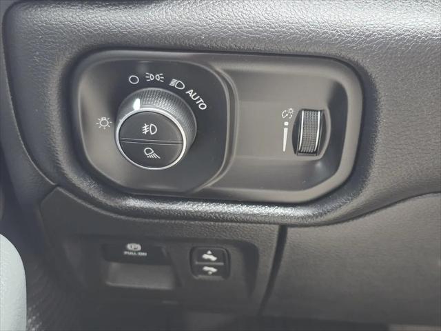 2020 Ram 1500 Big Horn Crew Cab 4x4 5'7" Box