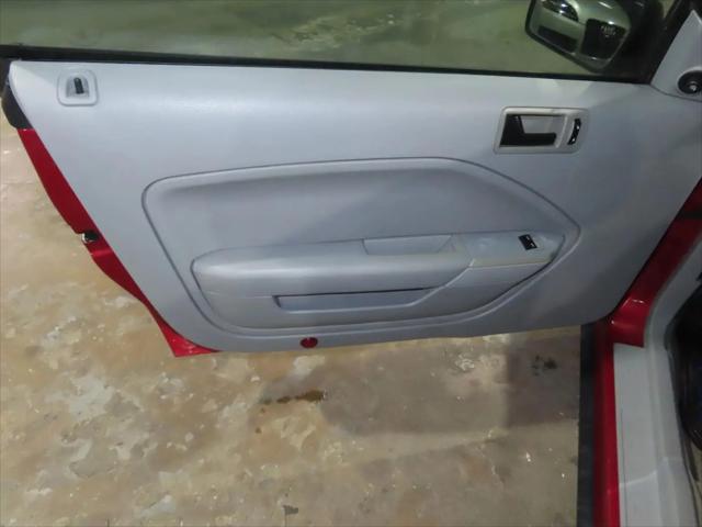 2007 Ford Mustang V6 Deluxe