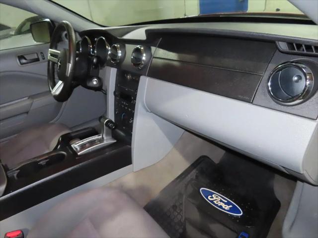 2007 Ford Mustang V6 Deluxe