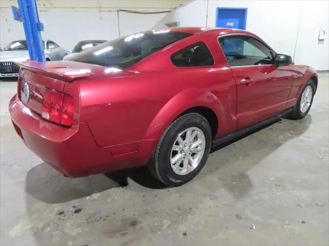 2007 Ford Mustang V6 Deluxe