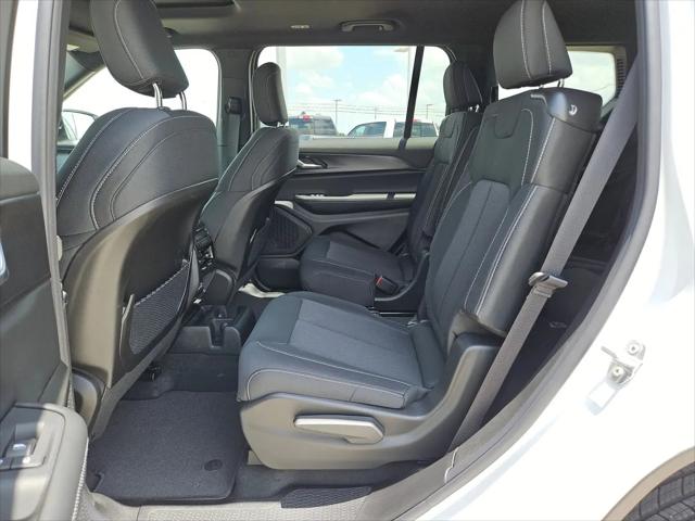 2026 Jeep Grand Cherokee L Altitude 4x2