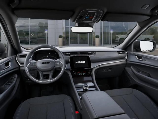 2026 Jeep Grand Cherokee Laredo 4x2