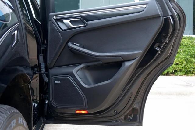 2019 Porsche Macan Macan