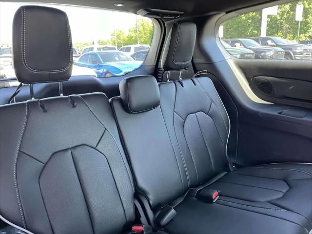 2027 Chrysler Pacifica Limited
