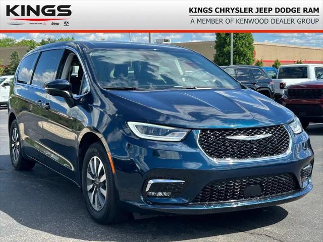 2023 Chrysler Pacifica Hybrid Touring L for sale near Cincinnati, OH