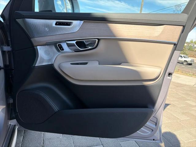 2026 Volvo XC90 Plug-In Hybrid Ultra, T8 AWD, Electric/Gasoline, Bright, 6 Seats