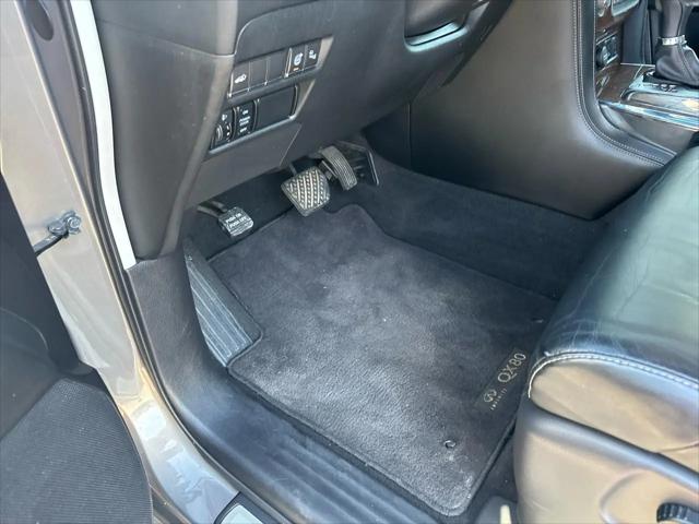 2017 INFINITI QX80 Standard
