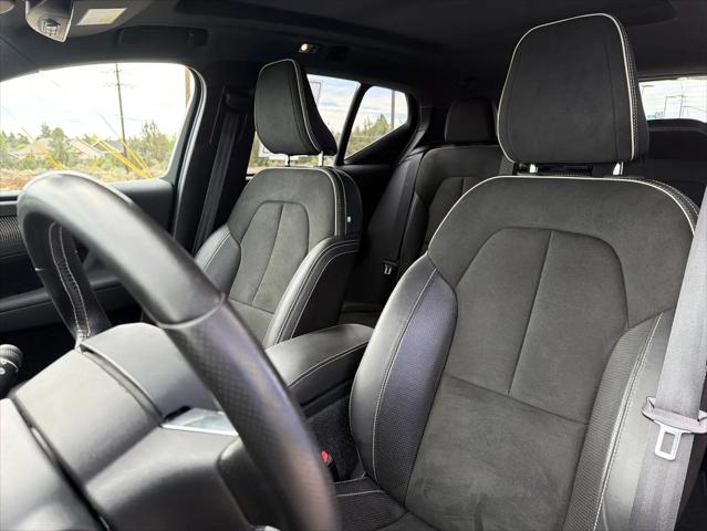 2021 Volvo XC40 T5 R-Design