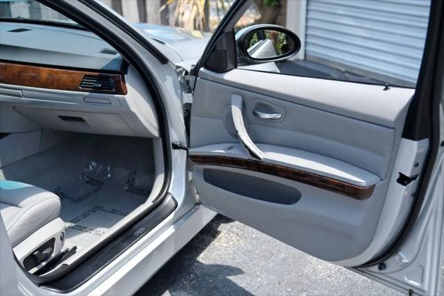 2006 BMW 325i 325i