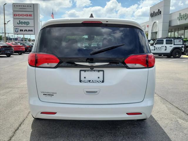 2023 Chrysler Voyager LX