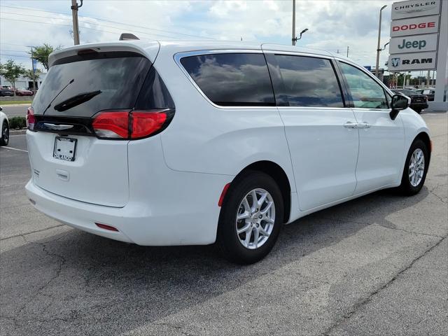 2023 Chrysler Voyager LX