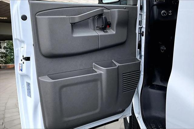2026 Chevrolet Express Cargo Van 2500 Regular Wheelbase, WT, RWD