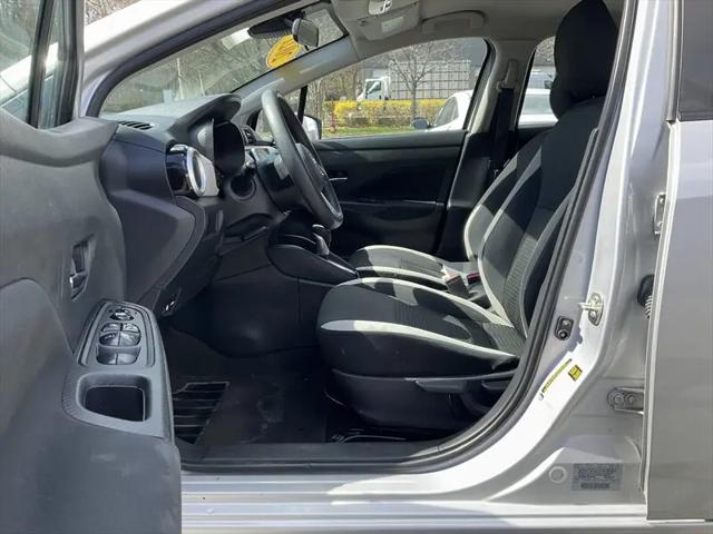 2021 Nissan Versa SV Xtronic CVT
