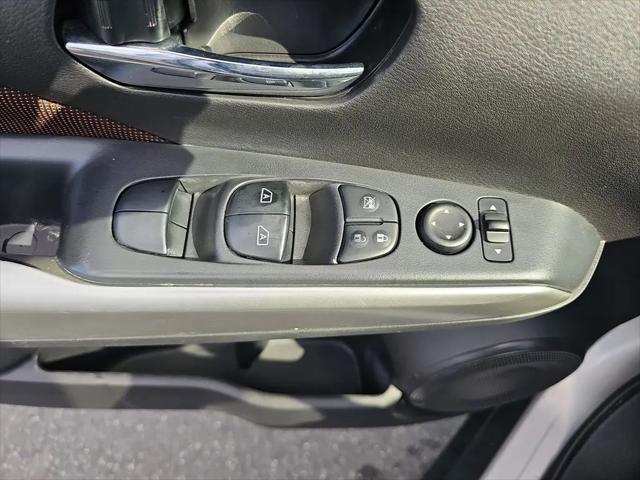 2019 Nissan Kicks SR