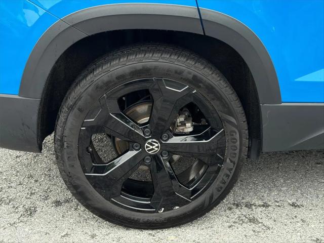 2025 Volkswagen Taos 1.5T SE Black