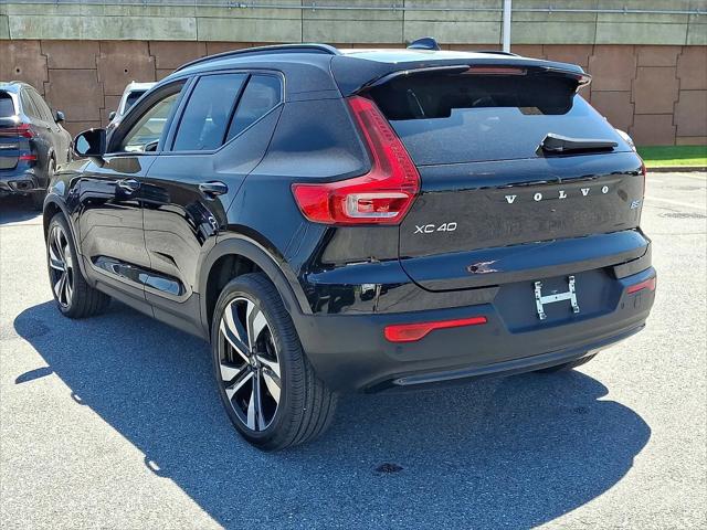 2024 Volvo XC40 B5 Plus Dark Theme