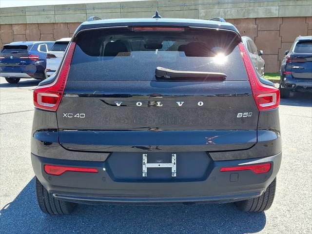 2024 Volvo XC40 B5 Plus Dark Theme
