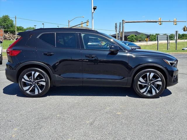 2024 Volvo XC40 B5 Plus Dark Theme