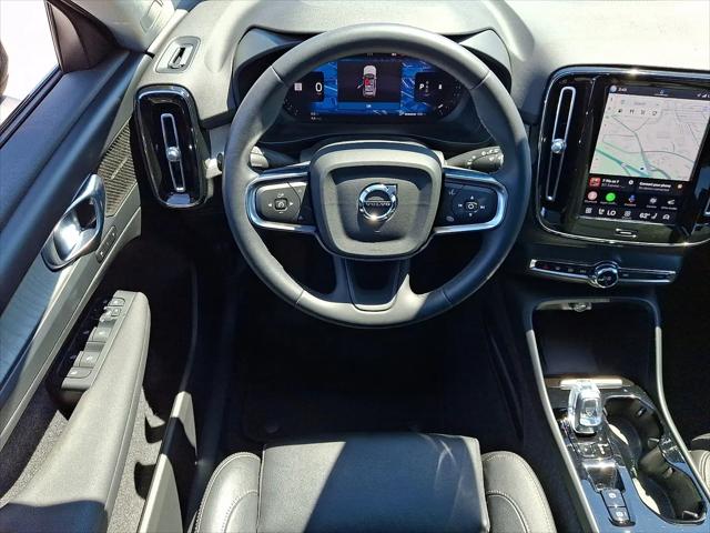 2024 Volvo XC40 B5 Plus Dark Theme